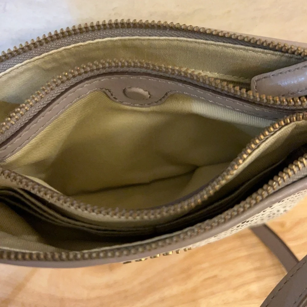 Fossil Elegant Cow-Hide  Leather Crossbody Bag